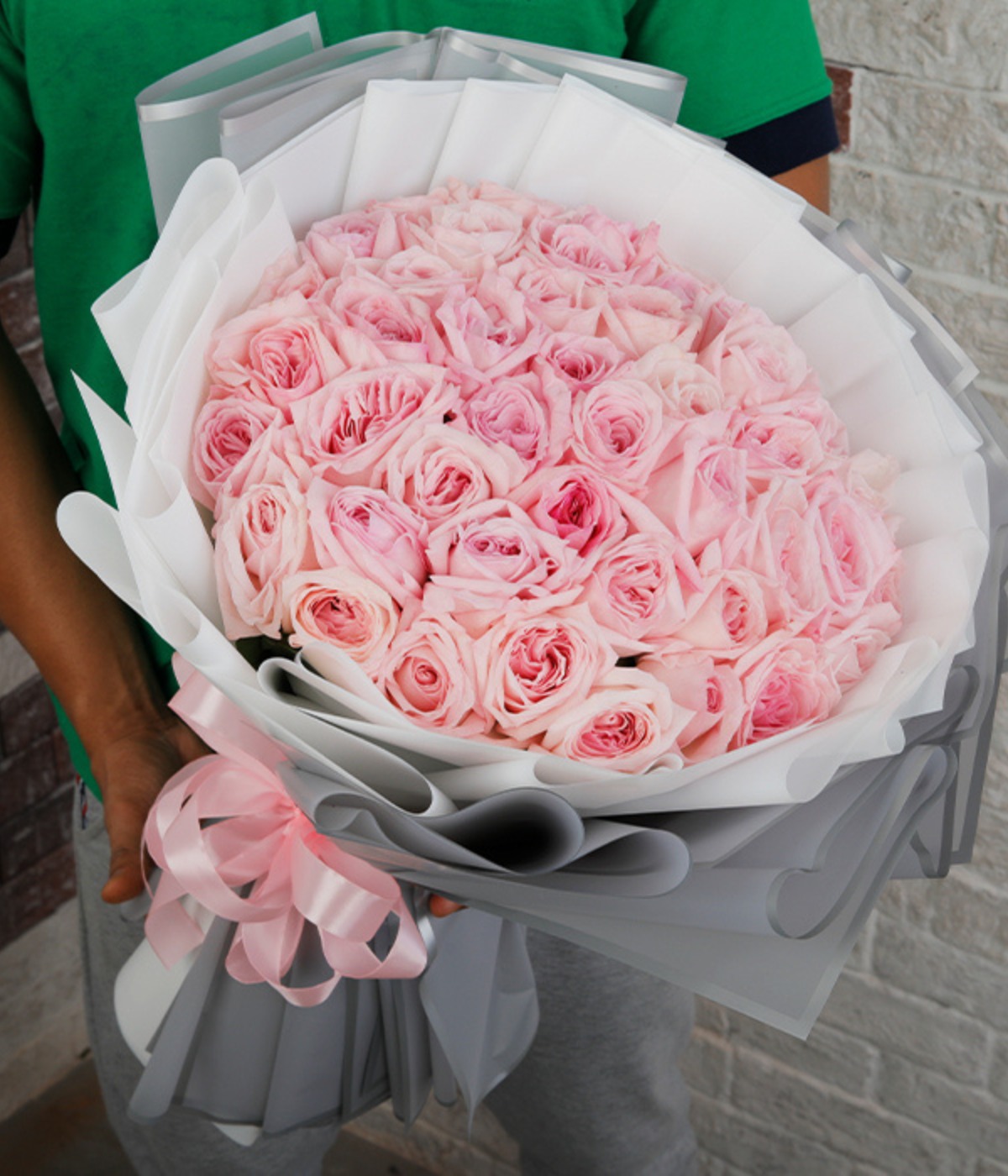 Hand Bouquet of Charismatic Pink Roses - Image 2